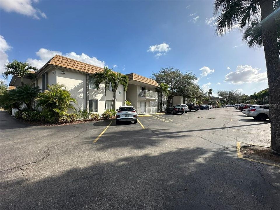 Active With Contract: $950 (1 beds, 1 baths, 650 Square Feet)
