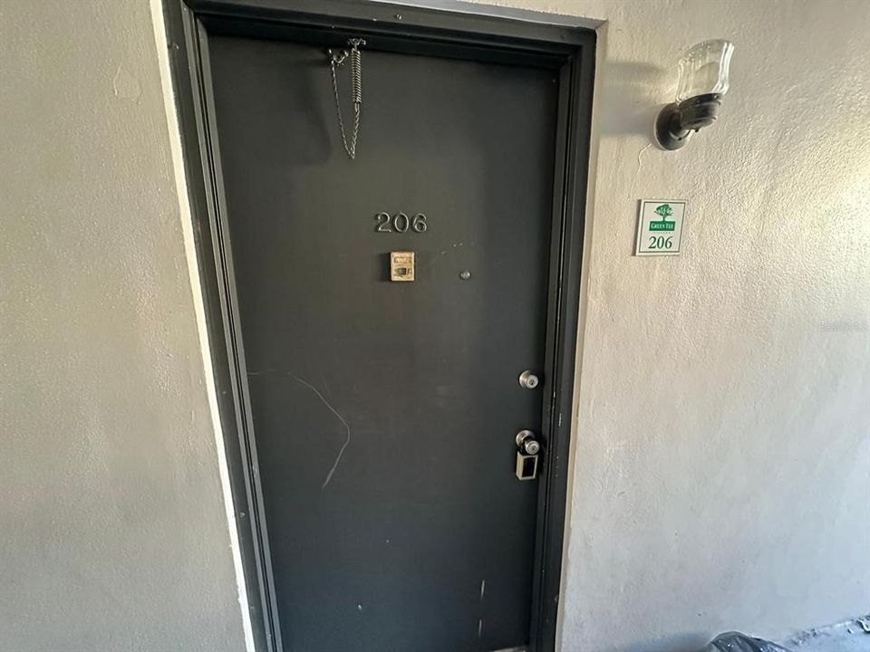 Active With Contract: $950 (1 beds, 1 baths, 650 Square Feet)