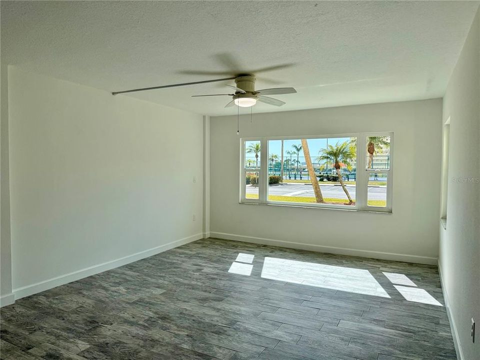 Active With Contract: $99,999 (1 beds, 1 baths, 760 Square Feet)