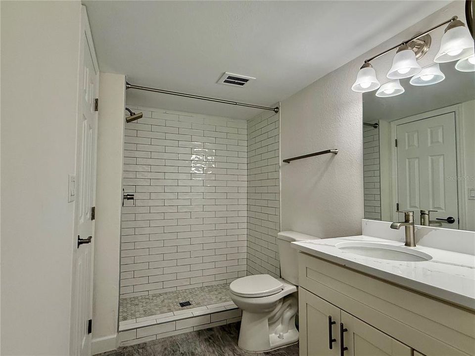 Active With Contract: $99,999 (1 beds, 1 baths, 760 Square Feet)