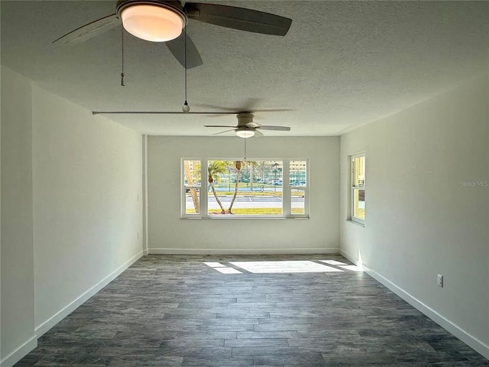 Active With Contract: $99,999 (1 beds, 1 baths, 760 Square Feet)