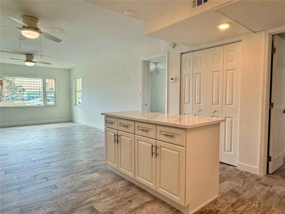 Active With Contract: $99,999 (1 beds, 1 baths, 760 Square Feet)