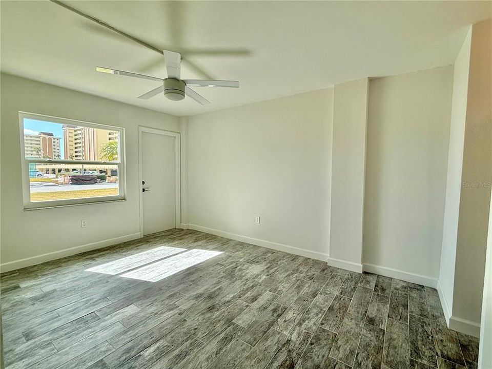 Active With Contract: $99,999 (1 beds, 1 baths, 760 Square Feet)