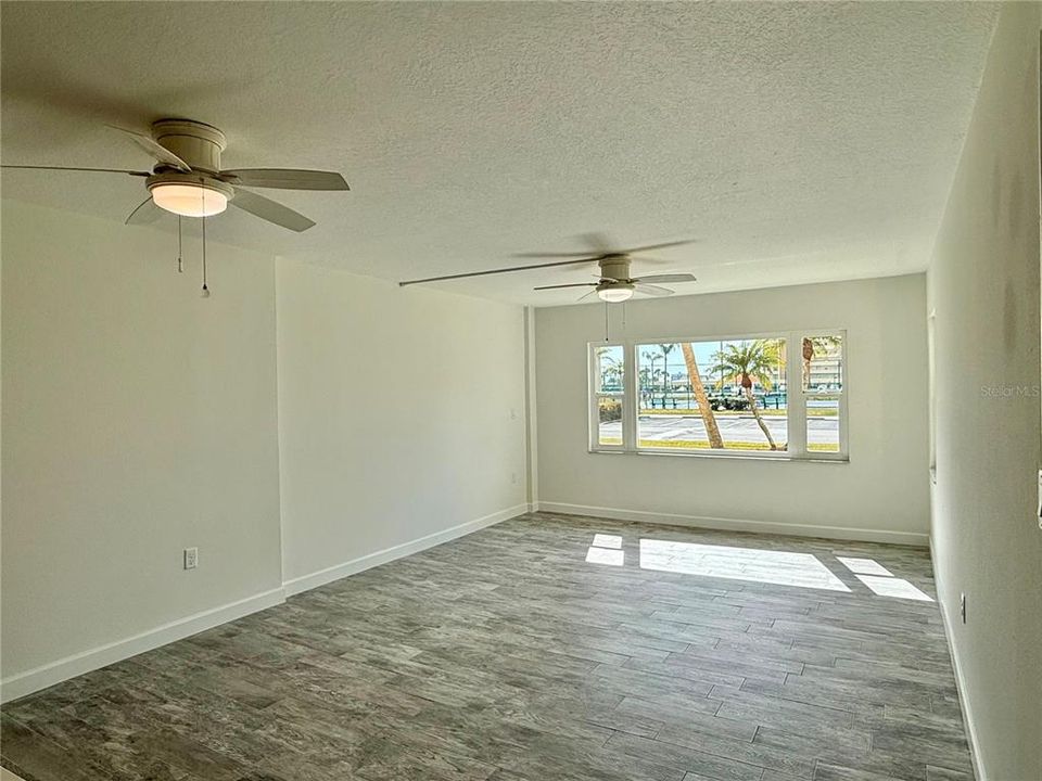 Active With Contract: $99,999 (1 beds, 1 baths, 760 Square Feet)