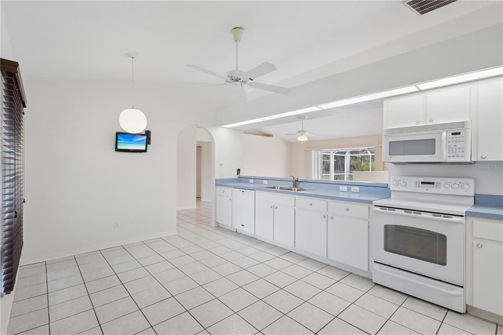Active With Contract: $429,000 (3 beds, 2 baths, 1790 Square Feet)