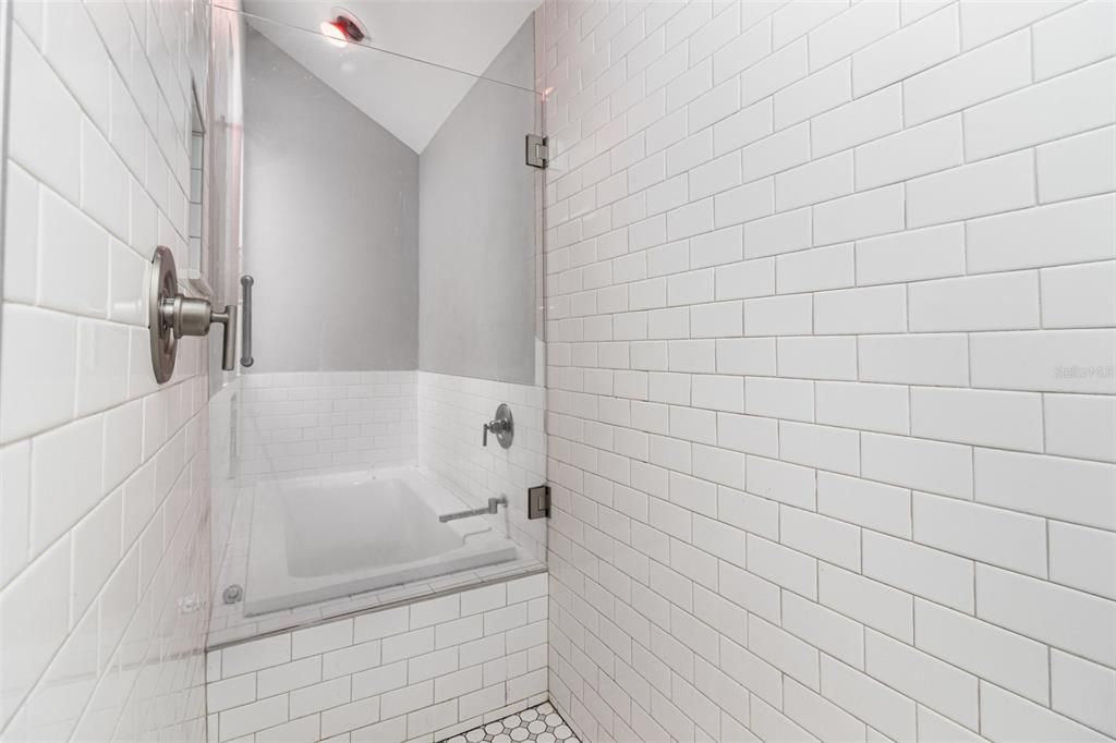 For Sale: $399,000 (5 beds, 4 baths, 2309 Square Feet)