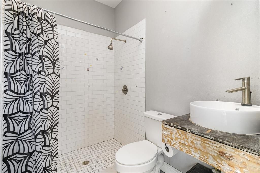 For Sale: $399,000 (5 beds, 4 baths, 2309 Square Feet)