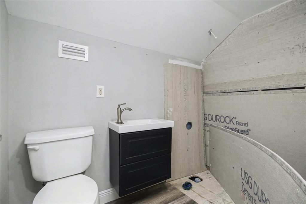 For Sale: $399,000 (5 beds, 4 baths, 2309 Square Feet)