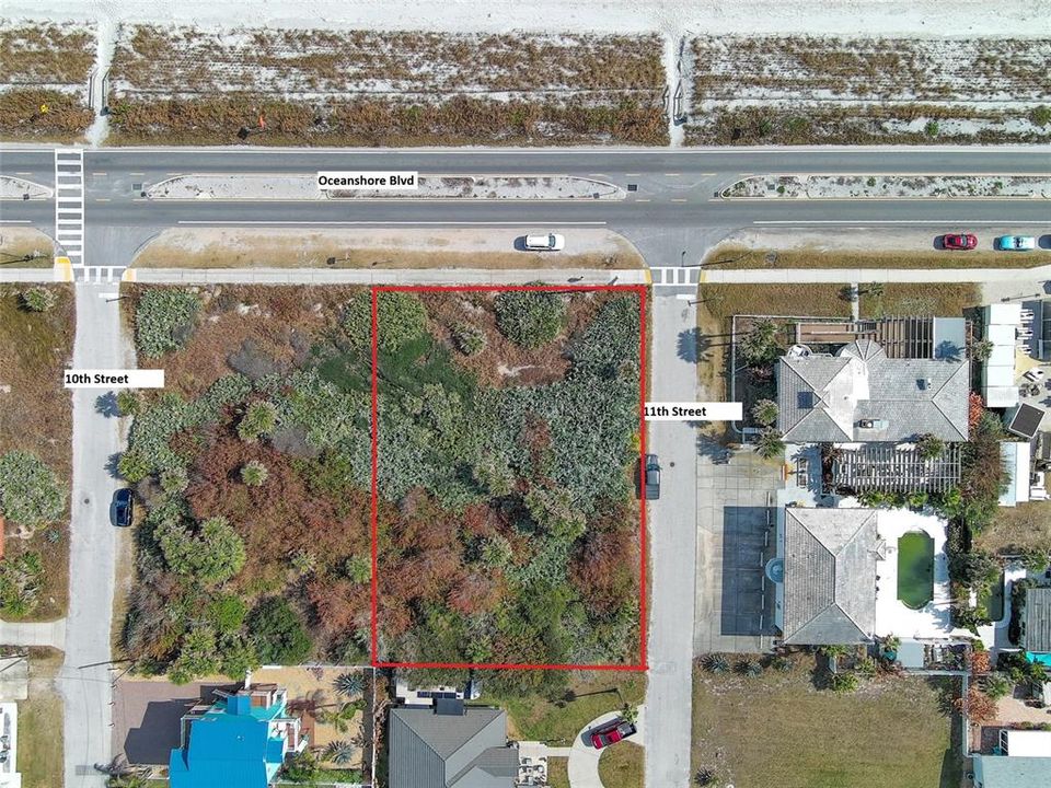 На продажу: $1,499,000 (0.37 acres)