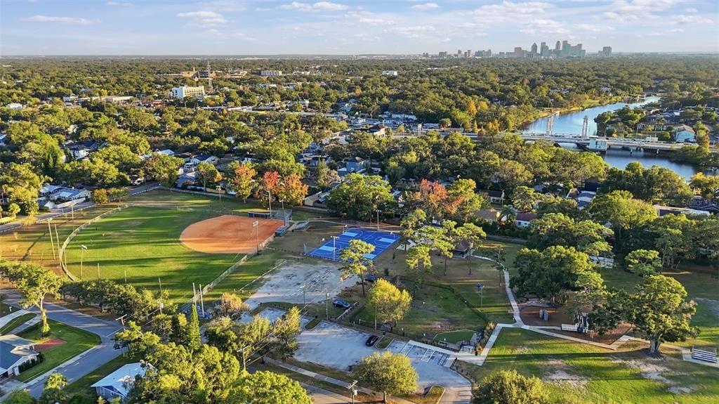 Под контрактом: $1,395,000 (5 спален, 3 ванн, 2903 Квадратных фут)