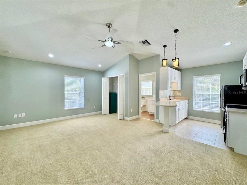 For Rent: $1,400 (0 beds, 1 baths, 400 Square Feet)