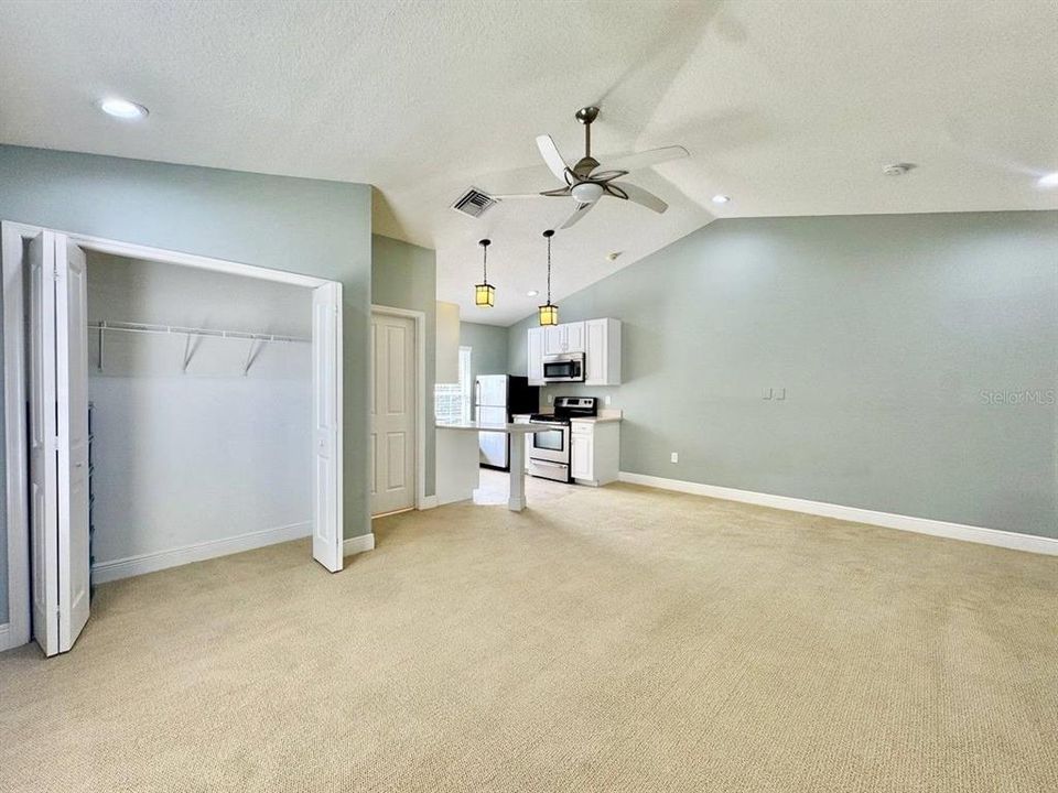 For Rent: $1,400 (0 beds, 1 baths, 400 Square Feet)