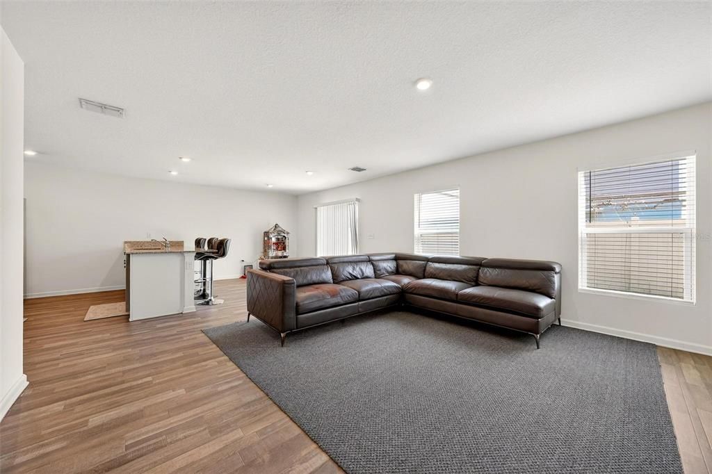 For Sale: $300,000 (4 beds, 2 baths, 1966 Square Feet)