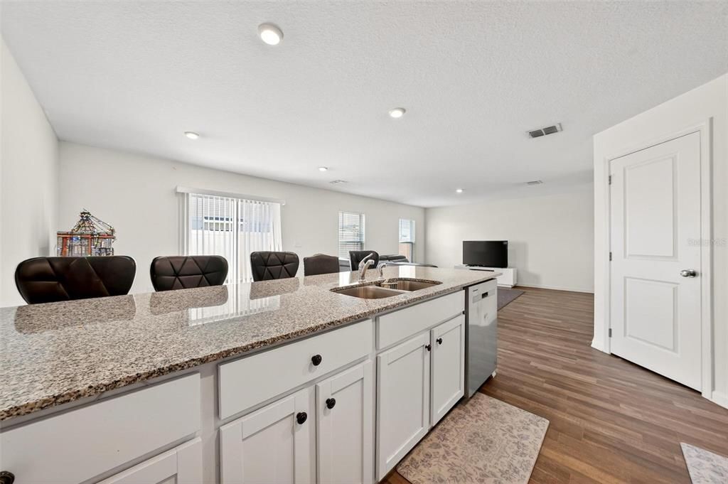 For Sale: $300,000 (4 beds, 2 baths, 1966 Square Feet)