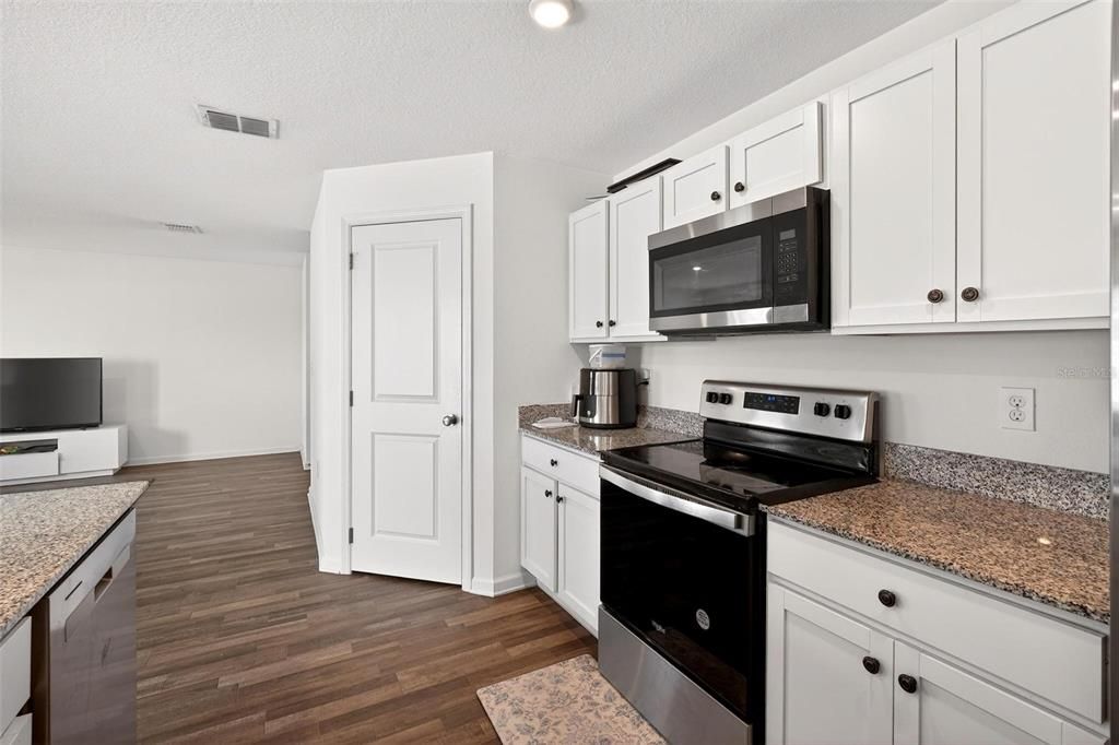 For Sale: $300,000 (4 beds, 2 baths, 1966 Square Feet)