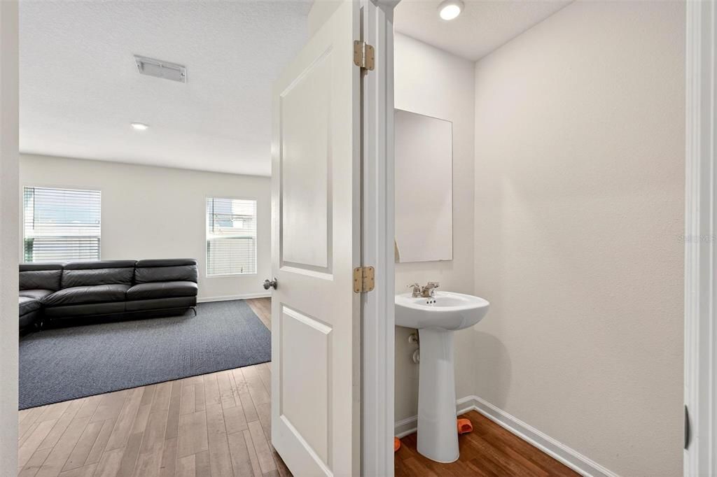 For Sale: $300,000 (4 beds, 2 baths, 1966 Square Feet)