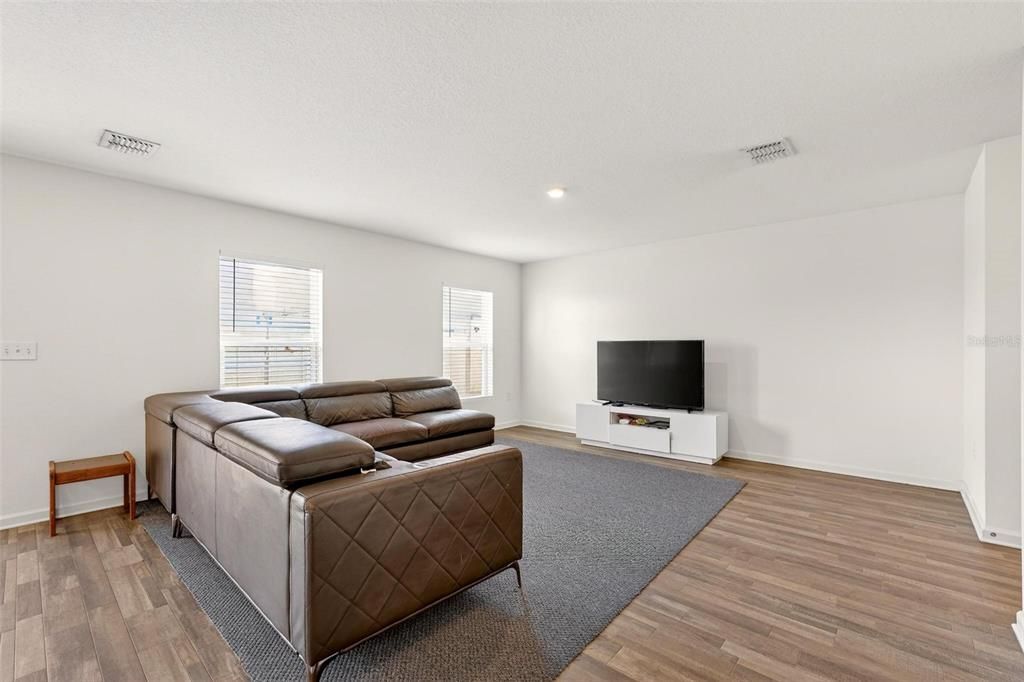 For Sale: $300,000 (4 beds, 2 baths, 1966 Square Feet)