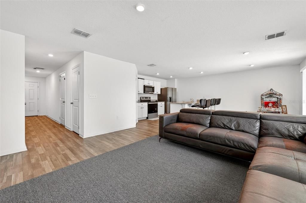 For Sale: $300,000 (4 beds, 2 baths, 1966 Square Feet)