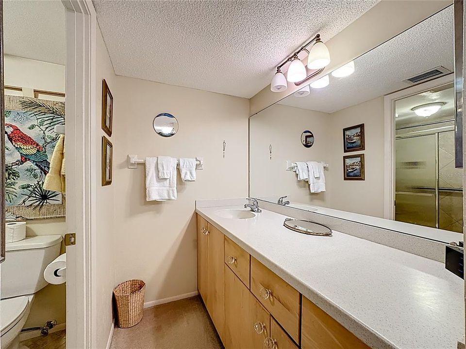 Active With Contract: $584,500 (2 beds, 2 baths, 1287 Square Feet)