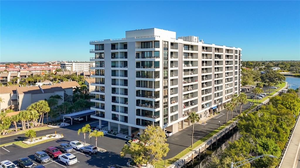 Active With Contract: $584,500 (2 beds, 2 baths, 1287 Square Feet)