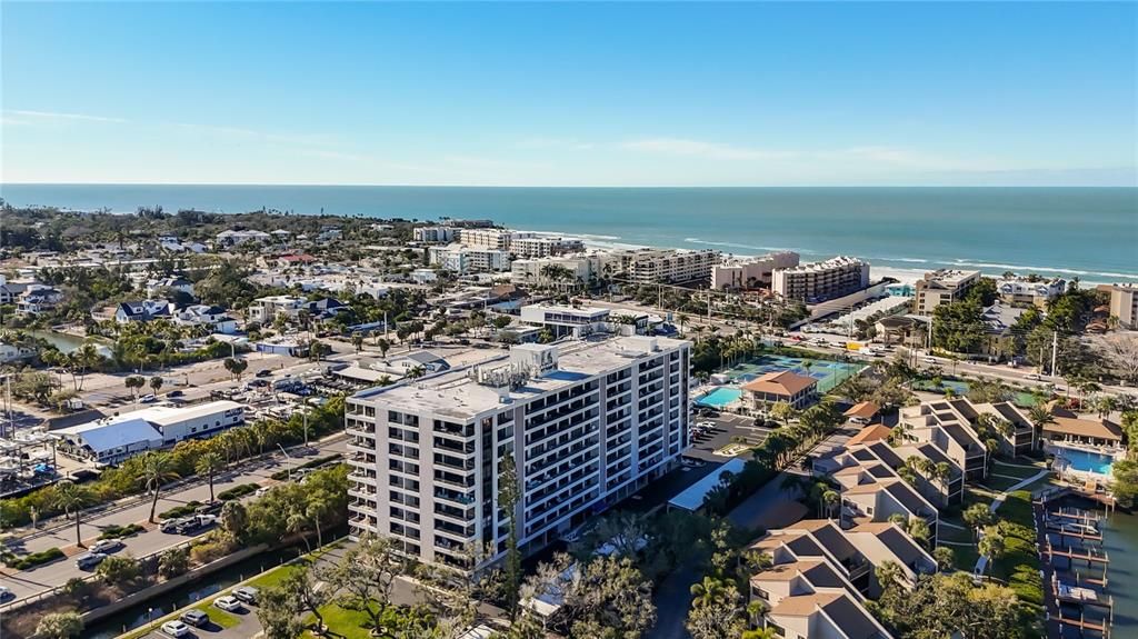 Active With Contract: $584,500 (2 beds, 2 baths, 1287 Square Feet)
