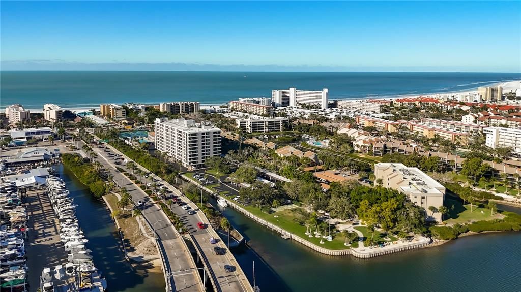 Active With Contract: $584,500 (2 beds, 2 baths, 1287 Square Feet)