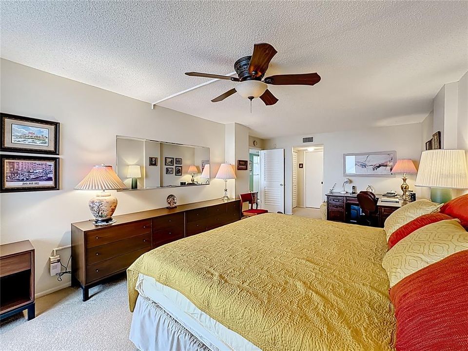 Active With Contract: $584,500 (2 beds, 2 baths, 1287 Square Feet)