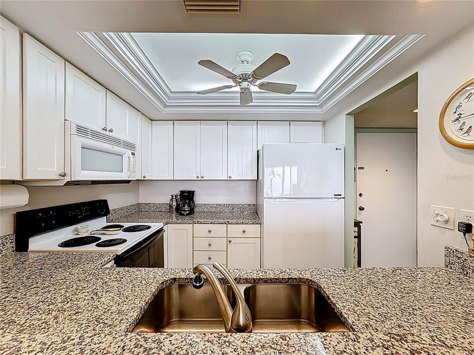 Active With Contract: $584,500 (2 beds, 2 baths, 1287 Square Feet)