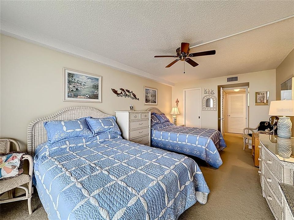 Active With Contract: $584,500 (2 beds, 2 baths, 1287 Square Feet)