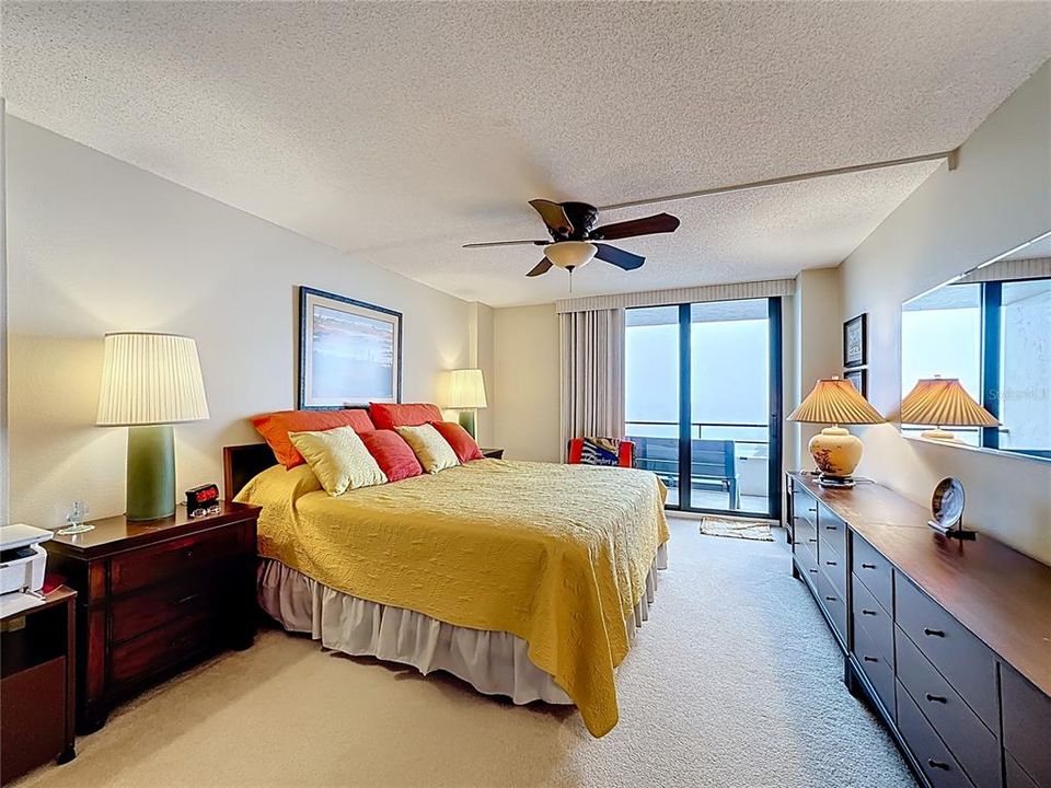 Active With Contract: $584,500 (2 beds, 2 baths, 1287 Square Feet)