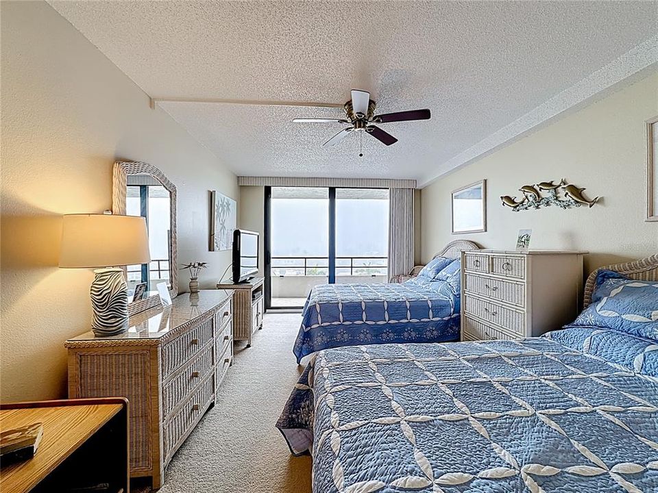 Active With Contract: $584,500 (2 beds, 2 baths, 1287 Square Feet)