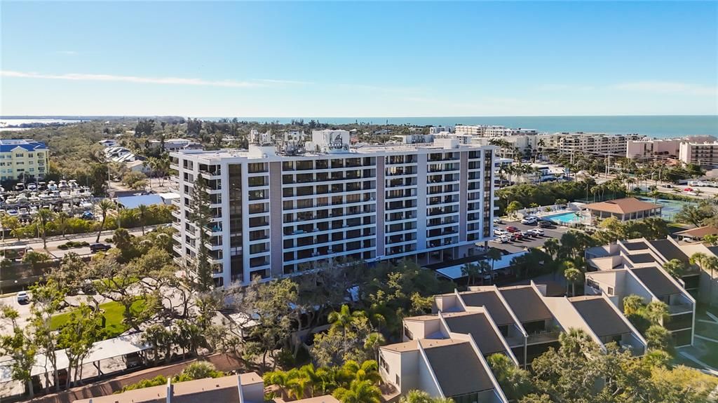 Active With Contract: $584,500 (2 beds, 2 baths, 1287 Square Feet)