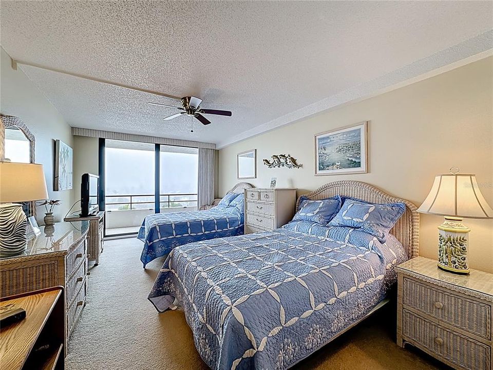 Active With Contract: $584,500 (2 beds, 2 baths, 1287 Square Feet)