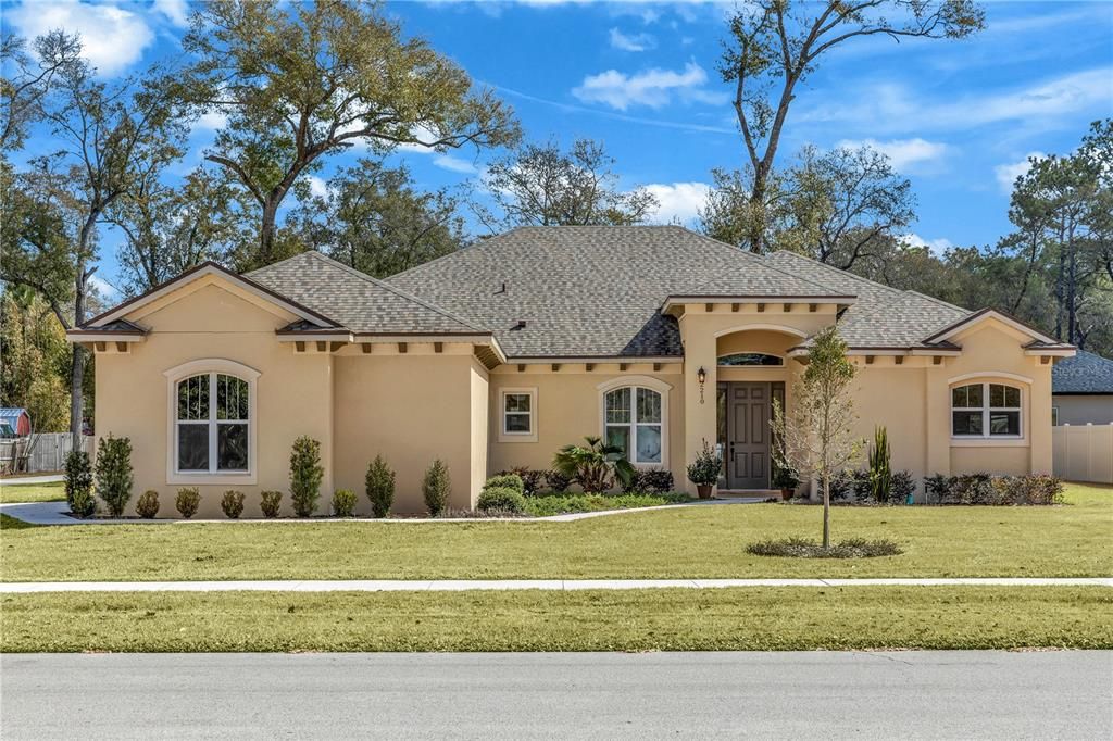 Active With Contract: $569,900 (3 beds, 3 baths, 2545 Square Feet)