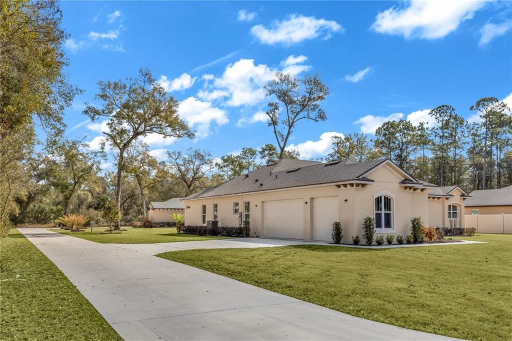 Active With Contract: $569,900 (3 beds, 3 baths, 2545 Square Feet)