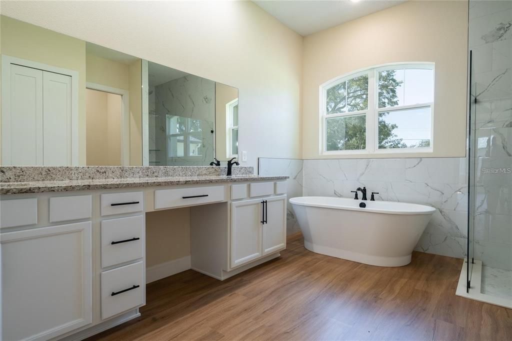 Active With Contract: $569,900 (3 beds, 3 baths, 2545 Square Feet)