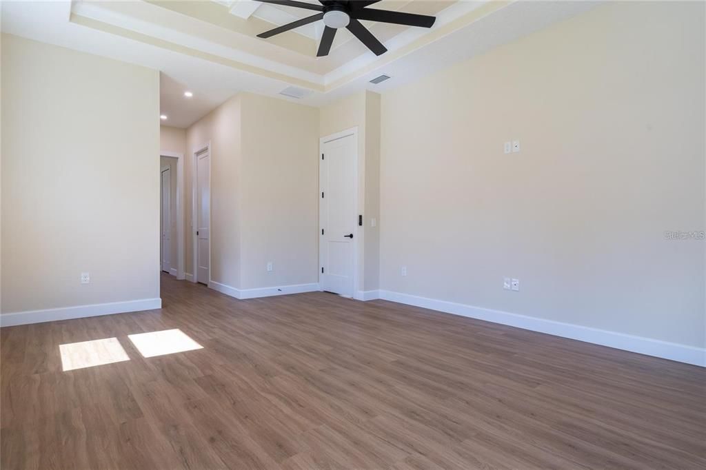 Active With Contract: $569,900 (3 beds, 3 baths, 2545 Square Feet)