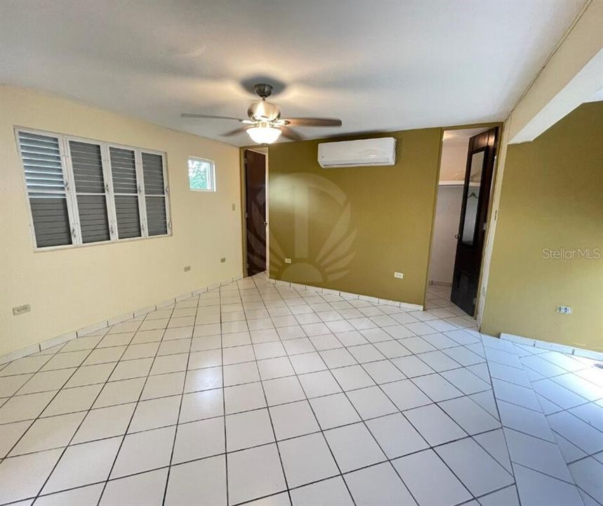Active With Contract: $435,000 (4 beds, 4 baths, 3200 Square Feet)