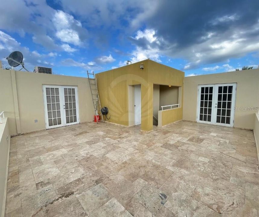 Active With Contract: $435,000 (4 beds, 4 baths, 3200 Square Feet)
