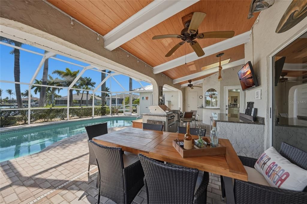 Activo con contrato: $849,900 (3 camas, 2 baños, 1986 Pies cuadrados)