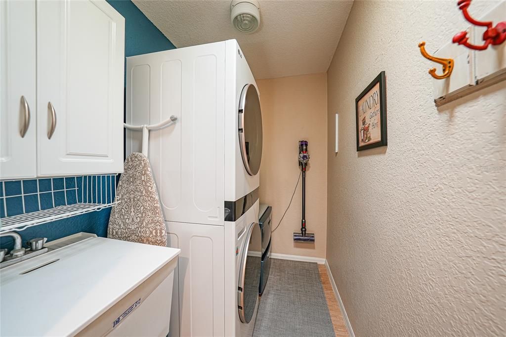 Activo con contrato: $849,900 (3 camas, 2 baños, 1986 Pies cuadrados)