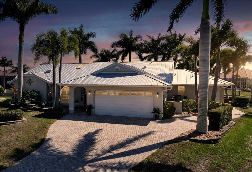 Activo con contrato: $849,900 (3 camas, 2 baños, 1986 Pies cuadrados)