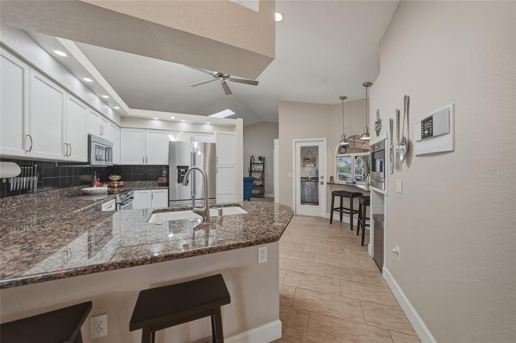 Activo con contrato: $849,900 (3 camas, 2 baños, 1986 Pies cuadrados)