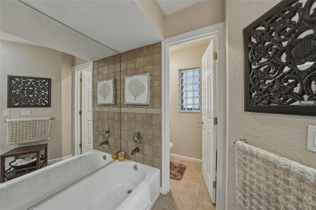 Activo con contrato: $849,900 (3 camas, 2 baños, 1986 Pies cuadrados)