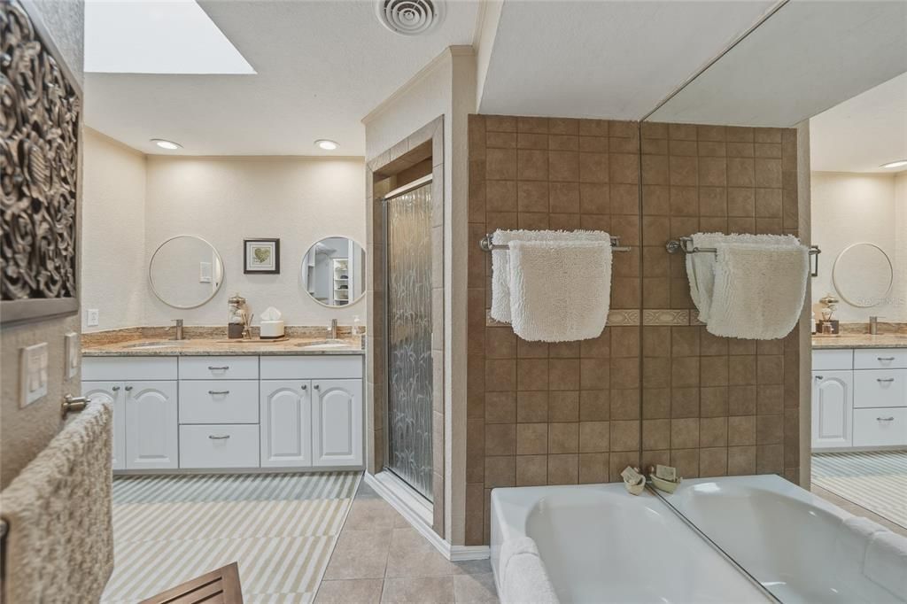 Activo con contrato: $849,900 (3 camas, 2 baños, 1986 Pies cuadrados)