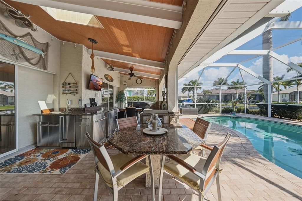 Activo con contrato: $849,900 (3 camas, 2 baños, 1986 Pies cuadrados)
