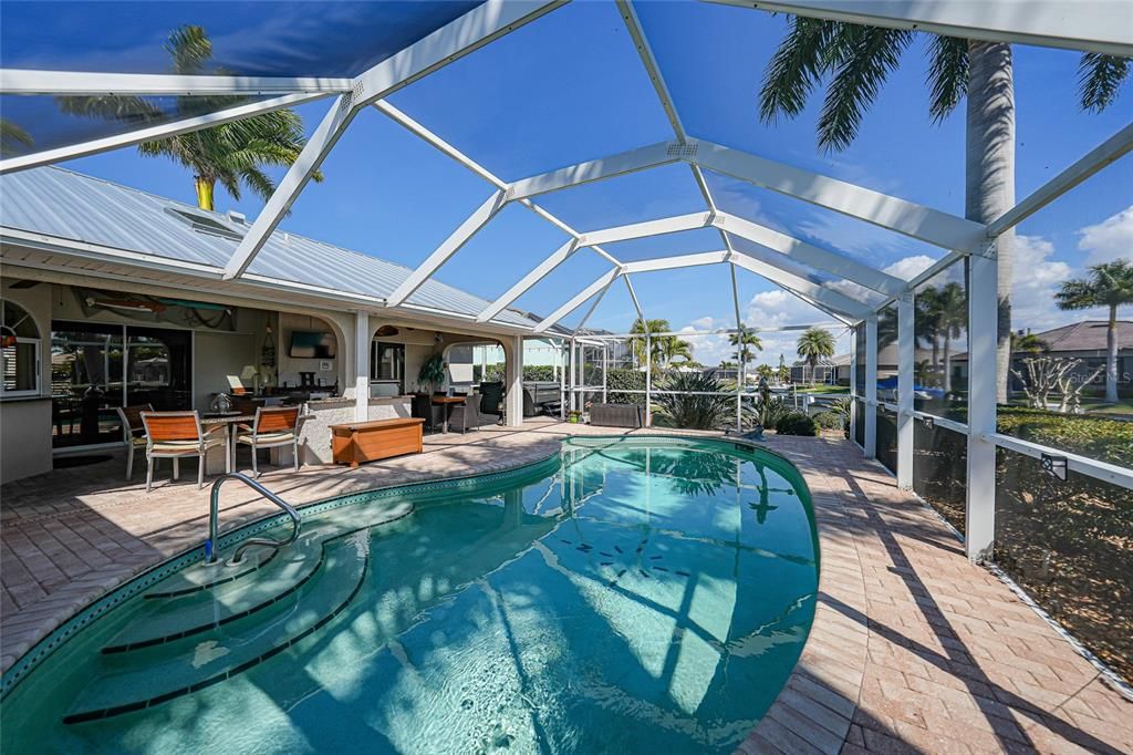 Activo con contrato: $849,900 (3 camas, 2 baños, 1986 Pies cuadrados)
