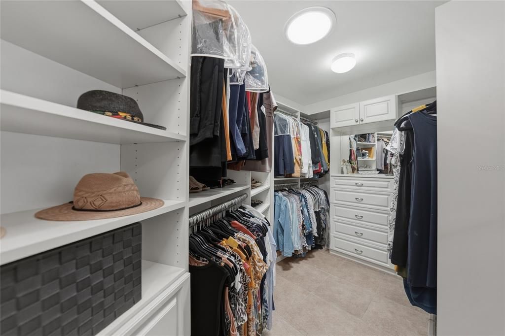 Activo con contrato: $849,900 (3 camas, 2 baños, 1986 Pies cuadrados)