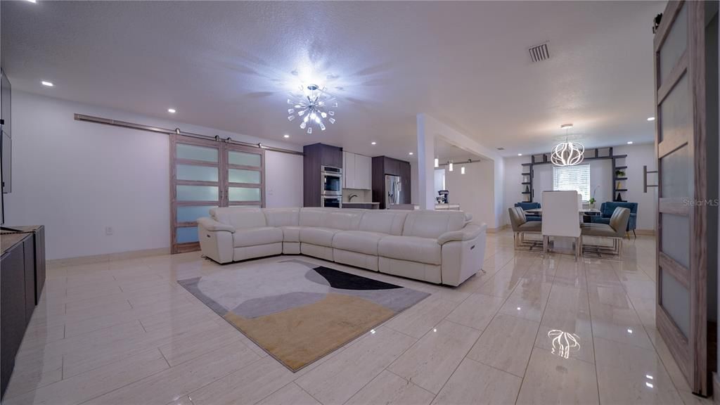 En Venta: $990,000 (4 camas, 2 baños, 1824 Pies cuadrados)