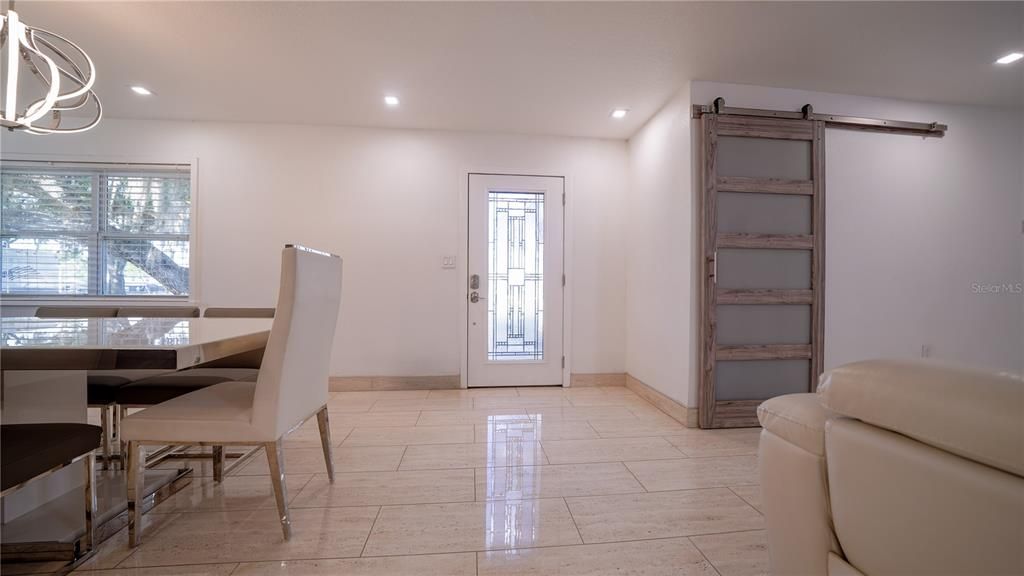 En Venta: $990,000 (4 camas, 2 baños, 1824 Pies cuadrados)